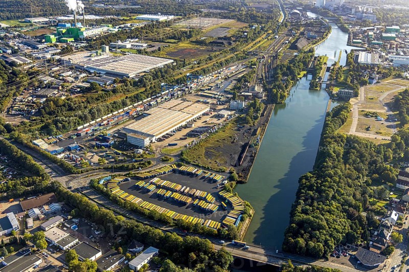 Aerial view, commercial area Am Westhafen with CTH Container Terminal Herne at the Rhine-Herne Canal and lock Wanne-Eickel in the district Unser Fritz in Herne, Ruhr area, North Rhine-Westphalia, Germany, 2222, container, DE, Europe, shapes and colours, commercial enterprises, commercial area, commercial location, commercial use, Herne, industrial area, industrial location, roundabout, roundabout, aerial view, aerial photography, aerial photography, overview, bird's eye view, birds-eyes view, overview