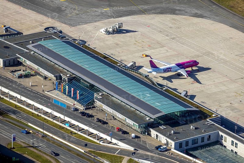 Aerial photo, Dortmund airport on the city limits of Holzwickede, Wickede, Dortmund, Ruhr area, North Rhine-Westphalia, Germany, DE, Europe, birds-eyes view, aerial photography, aerial photography, overview, overview, bird's eye view