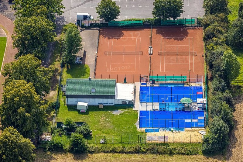 Aerial view, Padel Arena and tennis courts in the district Heeren-Werve, Kamen, Ruhr area, North Rhine-Westphalia, Germany, DE, Europe, aerial view, aerial photography, aerial photography, padel tennis court, tennis, tennis facility, tennis courts, trend sport, overview, bird's-eye view, overview