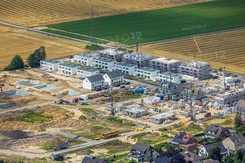 Aerial view, construction site and new building, Emscherquelle residential park, former Emscher barracks, Hohenleuchte, Holzwickede, Ruhr area, North Rhine-Westphalia, Germany, construction work, construction area, building site, building plots, construction project, construction site, DE, Emscher barracks, renewal, development, Europe, capacity requirements, aerial view, aerial photography, aerial photography, new building, Schäferkampstraße, Sölder Straße, overview, bird's-eye view, bird's-eye view, overview