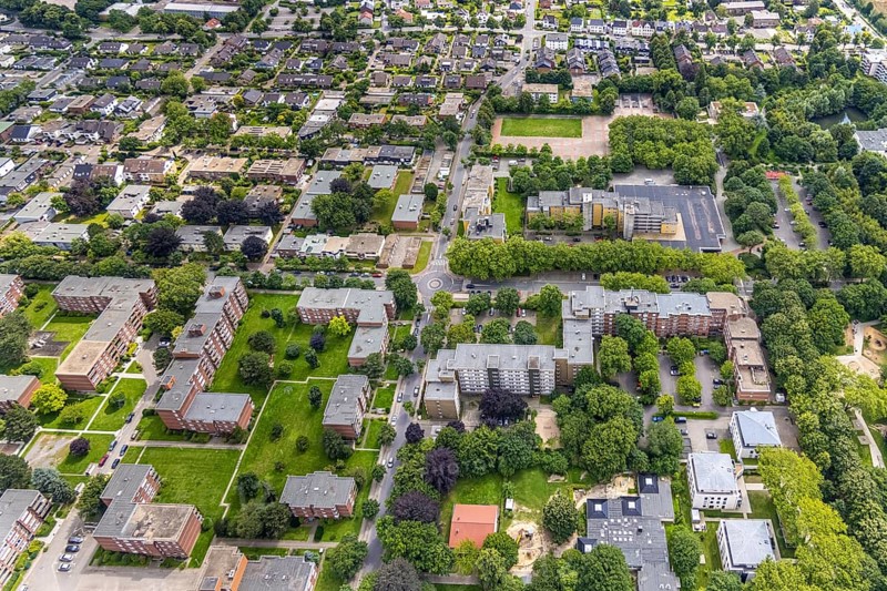 Aerial view, residential neighbourhood Hamburger Allee, Berliner Allee, Holzwickede, Ruhr area, North Rhine-Westphalia, Germany, Alquds Mosque, DE, Europe, Protestant kindergarten, Protestant church Am Markt, religious community, Goethstrasse, house of worship, property tax, high-rise buildings, real estate, church, church community, denomination, roundabout, aerial view, aerial photography, aerial photography Church Am Markt, religious community, Goethestrasse, house of worship, property tax, high-rise buildings, real estate, church, church community, denomination, roundabout, aerial view, aerial photography, aerial photography, multi-family houses, Louviers Square, religion, senior citizens' meeting place, overview, bird's-eye view, residential area, housing and living, residential area, residential buildings, residential neighbourhood, housing estate, birds-eyes view, overview