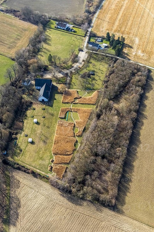 Aerial view, Emscherquellhof (formerly Lünschermannshof) is a half-timbered farmstead in the western Hixterwald, Emschergenossenschaft, Hohenleuchte, Holzwickede, Ruhr area, North Rhine-Westphalia, Germany, DE, Europe, birds-eyes view, aerial view, aerial photography, aerial photography, overview, bird's eye view