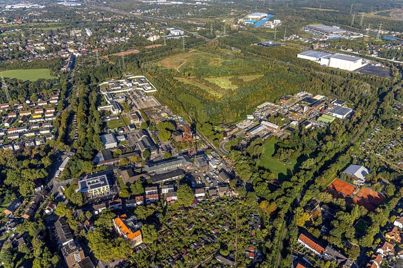 Aerial view, industrial area Wilhelmstraße with winding tower of the former Pluto colliery as well as the innospec Deutschland chemical plant and the Herne prison in the Wanne district of Herne, Ruhr area, North Rhine-Westphalia, Germany, DE, Europe, imprisonment, prison, detention centre, Herne, correctional facility, aerial view, aerial photography, aerial photography, overview, custody, bird's-eye view, colliery site, birds-eyes view, overview