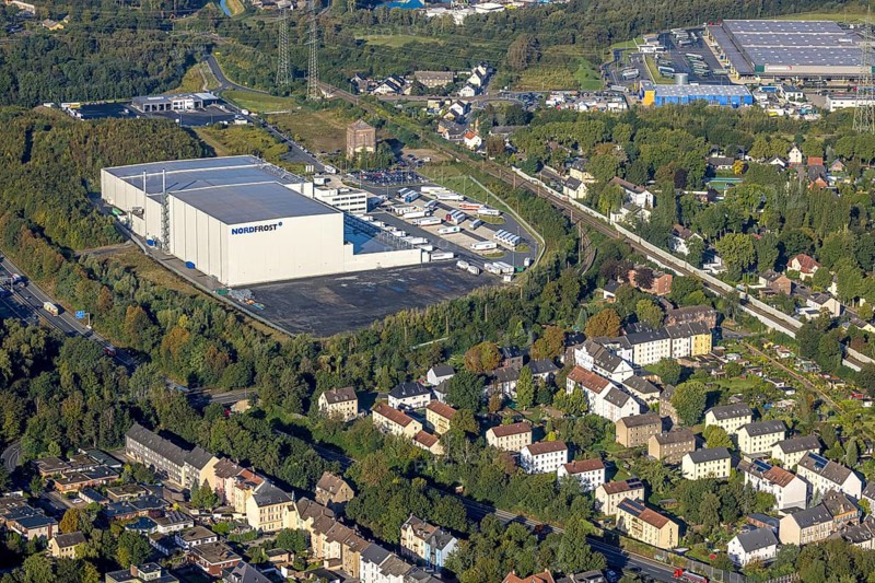Aerial view, Nordfrost logistics centre in the district of Unser Fritz in Herne, noise problems of local residents, Ruhr area, North Rhine-Westphalia, Germany, DE, Europe, commercial enterprises, commercial area, commercial site, commercial use, Herne, industrial area, industrial site, aerial photograph, aerial photography, aerial photography, overview, bird's-eye view, bird's-eye view, former Unser Fritz colliery, overview