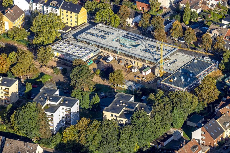 Aerial view, construction site with renovation and extension of the Claudius School in the Wanne district of Herne, Ruhr area, North Rhine-Westphalia, Germany, construction work, construction area, building site, building plots, construction project, construction site, education, educational institution, DE, Europe, primary school, Herne, teaching institute, aerial photograph, aerial photography, aerial photography, renovation, refurbishment, overview, bird's-eye view, overview