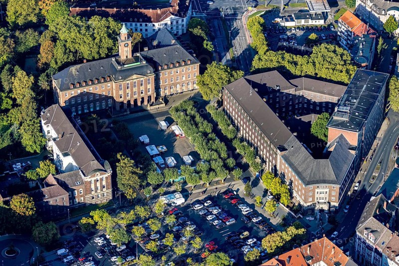 Aerial view, Herne town hall with police station and community centre as well as district court and weekly market market at Friedrich-Ebert-Platz in the district Herne-Mitte in Herne, Ruhr area, North Rhine-Westphalia, Germany, DE, Europe, Herne, aerial view, aerial photography, aerial photography, market, market place, market stalls, overview, bird's eye view, weekly market, birds-eyes view, overview