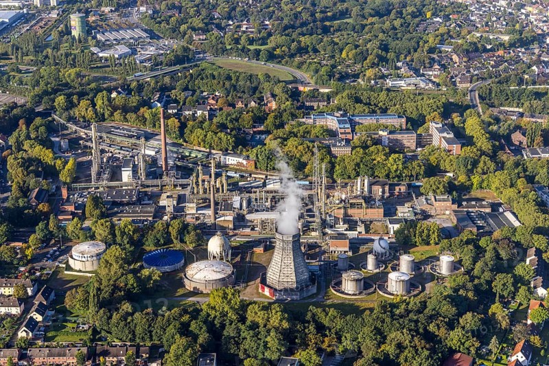Aerial view, Ineos Herne chemical plant and Shamrockpark quarter of the former RAG AG at Shamrockring in the Herne-Mitte district in Herne, Ruhr area, North Rhine-Westphalia, Germany, office space, office buildings, DE, Europe, commercial enterprises, commercial space, commercial area, commercial park, commercial location, commercial use, Herne, industrial area, industrial location, aerial view, aerial photography, aerial photography, overview, administration buildings, bird's eye view, birds-eyes view, overview