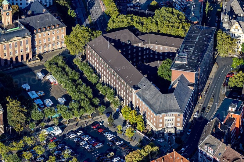 Aerial view, police station with community centre and weekly market market at Friedrich-Ebert-Platz in the district Herne-Mitte in Herne, Ruhr area, North Rhine-Westphalia, Germany, DE, Europe, Herne, aerial view, aerial photography, aerial photography, market, market place, market stalls, overview, bird's eye view, weekly market, birds-eyes view, overview