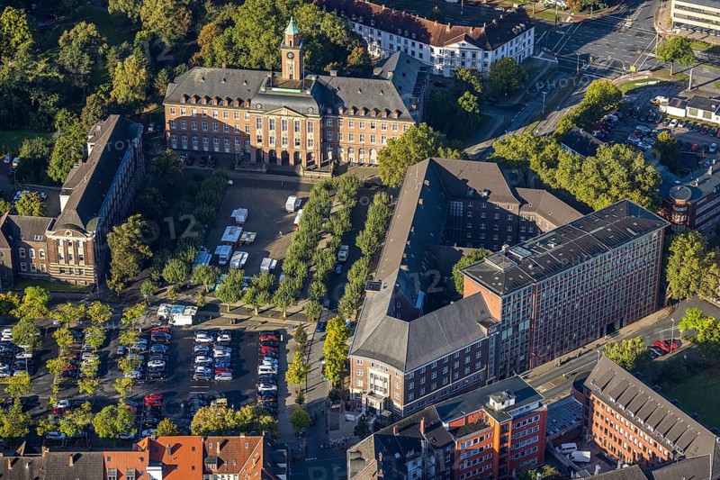 Aerial view, Herne town hall with police station and community centre as well as district court and weekly market market at Friedrich-Ebert-Platz in the district Herne-Mitte in Herne, Ruhr area, North Rhine-Westphalia, Germany, DE, Europe, Herne, aerial view, aerial photography, aerial photography, market, market place, market stalls, overview, bird's eye view, weekly market, birds-eyes view, overview