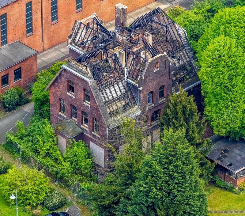 Aerial view, St. Marien Eickel Church at St. Marien Hospital, building fire at the outbuilding, Eickel, Herne, Ruhr area, North Rhine-Westphalia, Germany, demolition, place of worship, fire, DE, Europe, religious community, place of worship, holy place, church, parish, denomination, aerial view, aerial photography, aerial photography, religion, religious site, overview, decay, bird's-eye view, overview, destroyed building