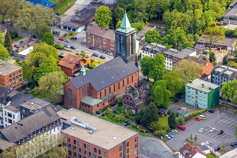 Aerial view, St. Marien Eickel Church at St. Marien Hospital, building fire at the outbuilding, Eickel, Herne, Ruhr area, North Rhine-Westphalia, Germany, demolition, place of worship, fire, DE, Europe, religious community, place of worship, holy place, church, parish, denomination, aerial view, aerial photography, aerial photography, religion, religious site, overview, decay, bird's-eye view, overview, destroyed building