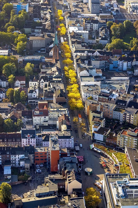 Aerial view, pedestrian zone Bahnhofstraße in autumn colours with the city gallery at Robert Brauner Platz in the district Herne-Mitte in Herne, Ruhr area, North Rhine-Westphalia, Germany, DE, shopping markets, shopping place, shopping centre, Europe, Herne, aerial view, aerial photography, aerial photography, local supply centre, shopping centre, overview, bird's-eye view, overview