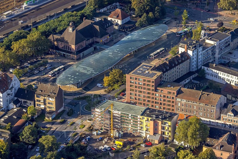 Aerial view, roof of the bus station and Konrad-Adenauer-Platz at Herne main station in the district Baukau in Herne, Ruhr area, North Rhine-Westphalia, Germany, DE, Europe, Herne, aerial view, aerial photography, aerial photography, overview, bird's eye view, ZOB, birds-eyes view, overview