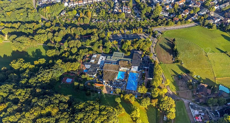 Aerial view, LAGO Die Therme Wellness-Center im Revierpark Gysenberg im Stadtteil Börnig in Herne, Ruhr area, North Rhine-Westphalia, Germany, DE, Europe, Gysenbergpark, Herne, aerial view, aerial photography, aerial photography, sauna, brine world, overview, bird's eye view, water worlds, wellness, birds-eyes view, overview