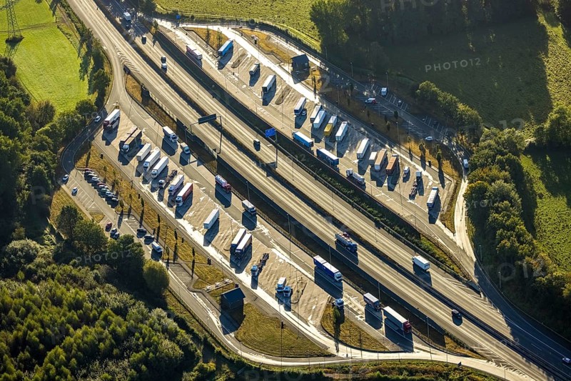 Aerial view, Lusebrink rest area and Holthauser Bruch rest area on the A42 motorway in the Bladenhorst district of Castrop-Rauxel, city limits to Herne, Ruhr area, North Rhine-Westphalia, Germany, motorway, Castrop-Rauxel, DE, Europe, aerial view, aerial photography, aerial photography, rest area, road traffic, overview, bird's eye view, birds-eyes view, overview