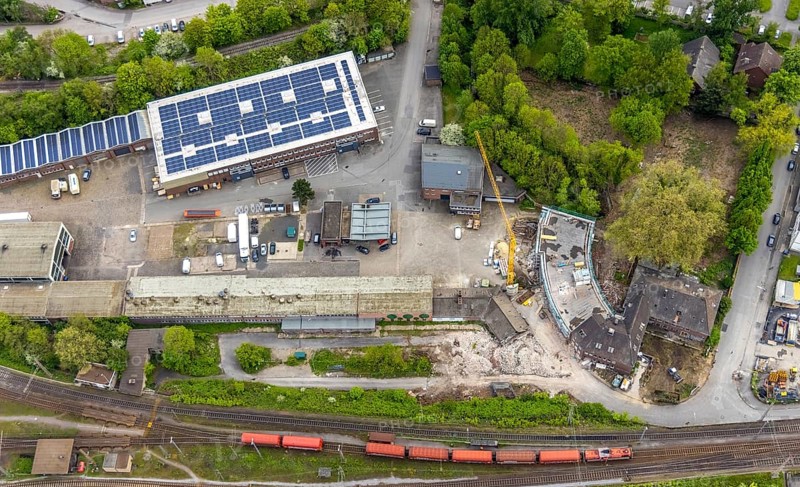 Aerial photo, former Heitkamp villa, construction site and new building for flats on Langkampstraße, TROPOS MOTORS EUROPE GmbH with solar panel, Wanne-Süd, Herne, Ruhr area, North Rhine-Westphalia, Germany, construction work, construction area, construction site, building plots, construction crane, construction project, construction project, construction site, DE, Europe, property tax, real estate, aerial view, aerial photography, aerial photography, new construction, photovoltaic, photovoltaic system, solar, solar system, solar energy, solar energy, overview, bird's eye view, living and life, residential buildings, birds-eyes view, overview