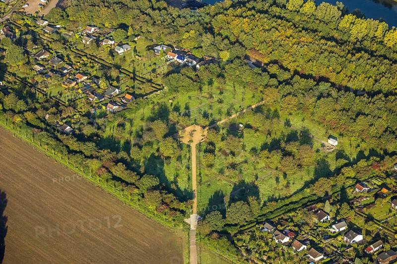 Aerial view, new orchard meadow Holper Heide at the Rhine-Herne Canal at the allotment garden association Horsthausen and allotment garden association Herne-Baukau in the district Horsthausen in Herne, Ruhr area, North Rhine-Westphalia, Germany, DE, Europe, community garden, Herne, KGV, allotment garden, allotment garden site, allotment garden association, allotment gardener association, landscape park orchard Holper Heide, aerial view, aerial photography, aerial photography, fruit tree park, allotment garden, overview, bird's-eye view, overview