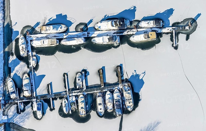 Aerial view, Herner Meer, marina, Rhine-Herne-Canal, Horsthausen, Herne, Ruhr area, North Rhine-Westphalia, Germany, boats, boat landing stage, DE, Europe, shapes and colours, aerial view, aerial photography, aerial photography, motorboats, snow, sailing boats, overview, bird's eye view, water sports club Herne 1920, winter, birds-eyes view, overview