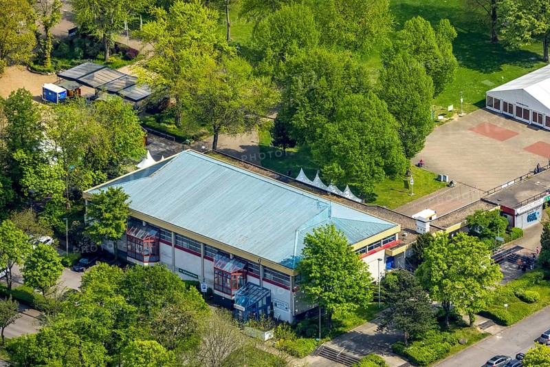 Aerial photo, current vaccination centre in the sports hall in Revierpark Gysenberg, Börnig, Herne, Ruhr area, North Rhine-Westphalia, Germany, Corona, Covid-19, DE, Europe, vaccination centre, aerial photo, aerial photography, aerial photography, sports hall, overview, virus, bird's eye view, birds-eyes view, overview