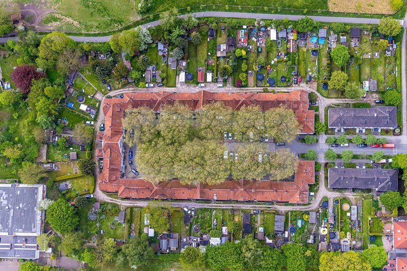 Aerial view, residential estate Teutoburgiahof with greenery in the inner courtyard, Börnig, Herne, Ruhr area, North Rhine-Westphalia, Germany, DE, Europe, property tax, real estate, aerial view, aerial photography, aerial photography, overview, bird's-eye view, residential estate, residential area, residential buildings, residential quality, residential neighbourhood, housing estate, birds-eyes view, overview
