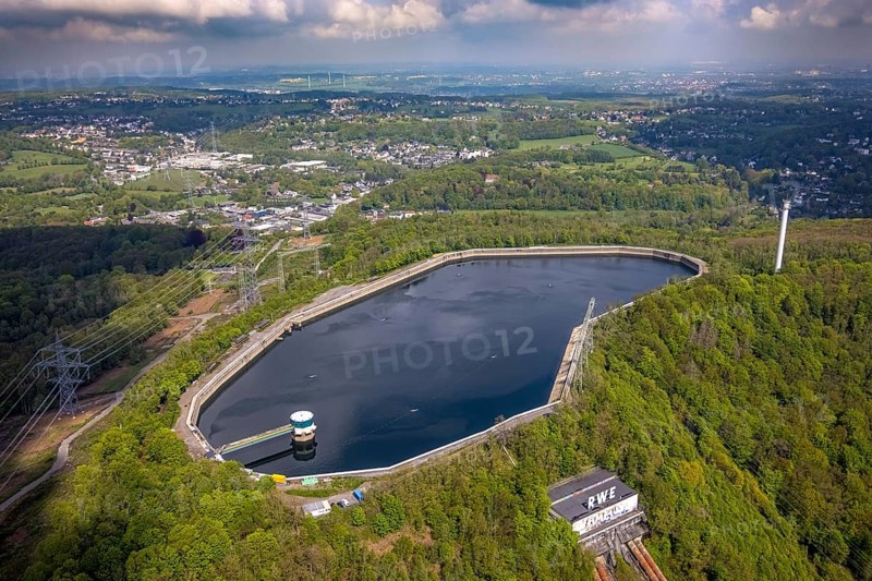 Aerial view, RWE pumped-storage power station at Lake Hengstey, Köpchenwerk, reservoir, Wittbräucke, Herdecke, Ruhr area, North Rhine-Westphalia, Germany, DE, Europe, Ruhr river, Lake Hengstey, aerial view, aerial photography, aerial photography, pumped-storage power station Köpchenwerk, RWE, lake, overview, bird's-eye view, forest area, birds-eyes view, overview