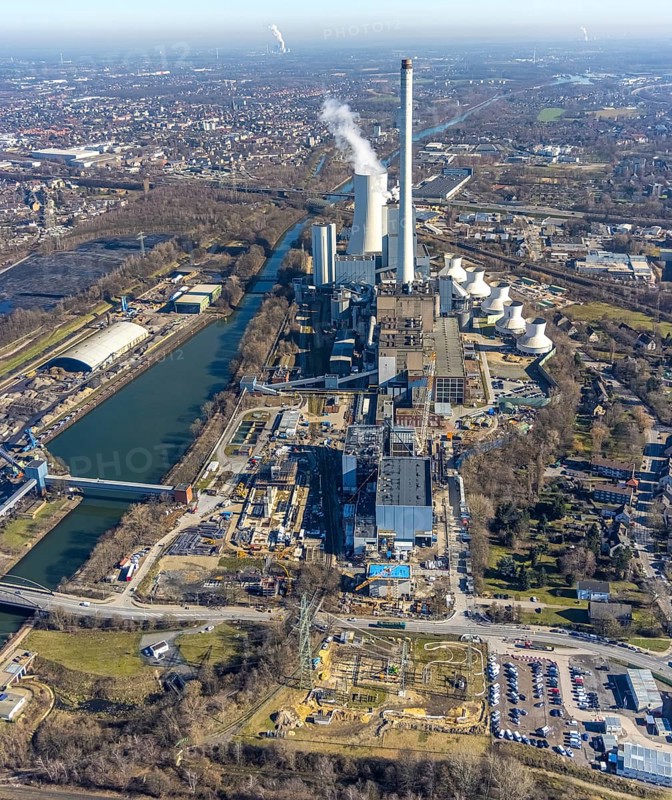 Aerial photo, STEAG combined heat and power plant Herne on the Rhine-Herne Canal, construction site new gas and steam power plant, Baukau-West, Herne, Ruhr area, North Rhine-Westphalia, Germany, construction work, construction, construction area, construction site, construction project, construction site, DE, steam cloud, power plant, Europe, district heating, combined cycle power plant, Hertener Straße, power plant, aerial view, aerial photography, aerial photography, Rhine-Ruhr metropolitan region, new construction, smoke cloud, coal-fired power plant, overview, bird's-eye view, overview
