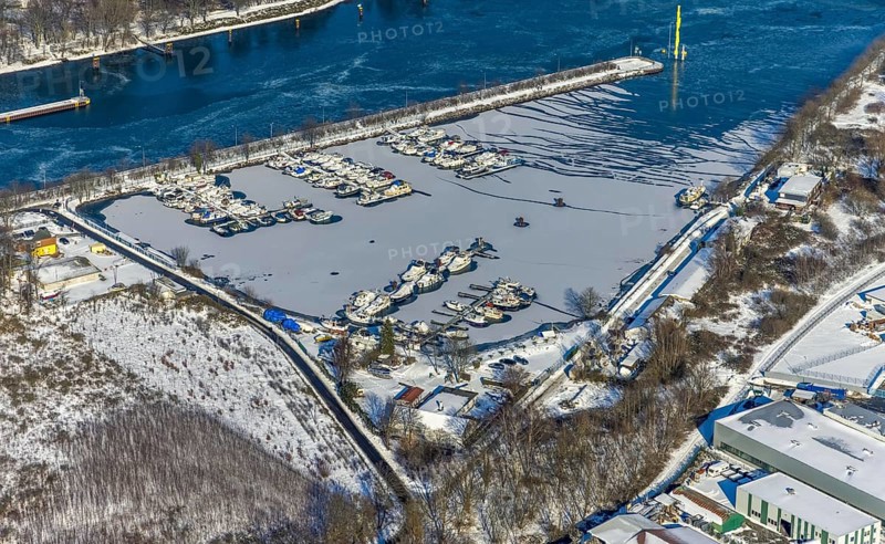Aerial view, Herne Sea, marina, Rhine-Herne Canal, Horsthausen, Herne, Ruhr area, North Rhine-Westphalia, Germany, boats, boat mooring, DE, Europe, aerial view, aerial photography, aerial photography, motorboats, snow, sailing boats, overview, bird's-eye view, water sports club Herne 1920, winter, birds-eyes view, overview
