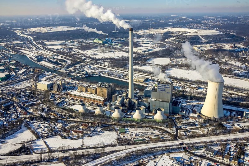 Aerial view, STEAG cogeneration plant Herne with construction site construction project gas-fired power plant and steam power plant Herne, Baukau-West, Herne, Ruhr area, North Rhine-Westphalia, Germany, construction work, construction area, construction site, building plots, construction project, construction site, DE, Europe, CCGT, power plant, aerial view, aerial photography, aerial photography, new construction, Rhine-Herne Canal, snow, overview, bird's eye view, winter, birds-eyes view, overview