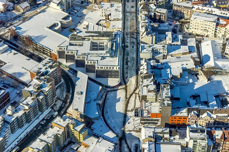 Aerial view, new building Herner Höfe, Q-Park Am Verweilplatz car park, Herne-Mitte, Herne, Ruhr area, North Rhine-Westphalia, Germany, Bahnhofstraße, DE, shopping centre, shopping square, shopping mall, Europe, aerial view, aerial photography, aerial photography, snow, shopping centre, overview, bird's eye view, winter, birds-eyes view, overview