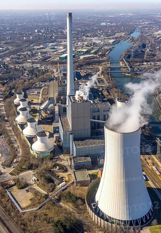 Aerial photo, STEAG combined heat and power plant Herne on the Rhine-Herne Canal, construction site new gas and steam power plant, Baukau-West, Herne, Ruhr area, North Rhine-Westphalia, Germany, construction work, construction, construction area, construction site, construction project, construction site, DE, steam cloud, power plant, Europe, district heating, combined cycle power plant, Hertener Straße, power plant, aerial view, aerial photography, aerial photography, Rhine-Ruhr metropolitan region, new construction, smoke cloud, coal-fired power plant, overview, bird's-eye view, overview