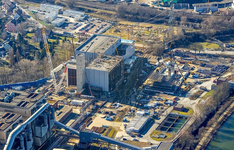 Aerial photo, STEAG combined heat and power plant Herne on the Rhine-Herne Canal, construction site new gas and steam power plant, Baukau-West, Herne, Ruhr area, North Rhine-Westphalia, Germany, construction work, construction, construction area, construction site, construction project, construction site, DE, steam cloud, power plant, Europe, district heating, combined cycle power plant, Hertener Straße, power plant, aerial view, aerial photography, aerial photography, Rhine-Ruhr metropolitan region, new construction, smoke cloud, coal-fired power plant, overview, bird's-eye view, overview