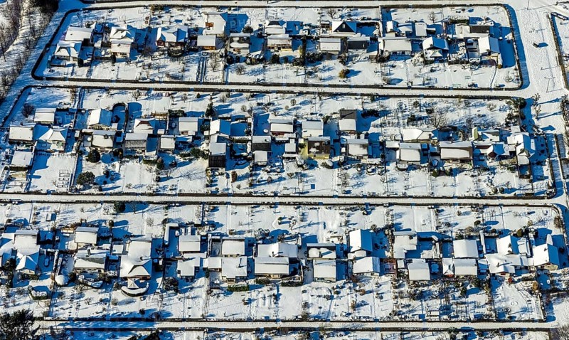 Aerial view, allotment garden association Herne Süd, Riemke, Bochum, Ruhr area, North Rhine-Westphalia, Germany, DE, Europe, shapes and colours, community garden, Herne, KGV, allotment garden, allotment garden site, allotment garden association, aerial view, aerial photography, aerial photography, snow, allotment garden, overview, bird's-eye view, winter, birds-eyes view, overview