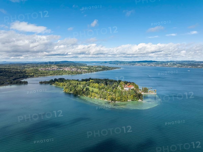 The island of Mainau in Lake Constance with the jetty and the baroque Mainau Castle, built between 1739 and 1746, aerial view, district of Constance, Baden-Württemberg, Germany