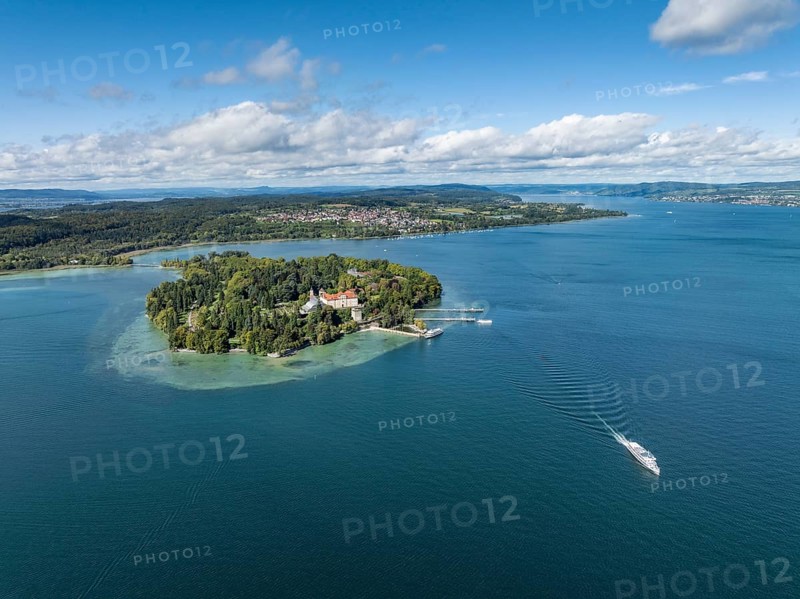 The island of Mainau in Lake Constance with the jetty and the baroque Mainau Castle, built between 1739 and 1746, aerial view, district of Constance, Baden-Württemberg, Germany
