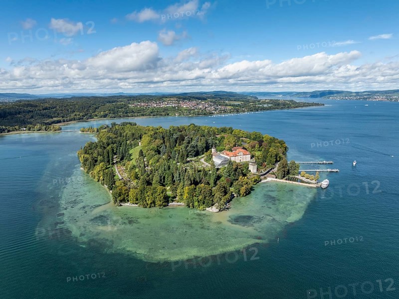 The island of Mainau in Lake Constance with the jetty and the baroque Mainau Castle, built between 1739 and 1746, aerial view, district of Constance, Baden-Württemberg, Germany