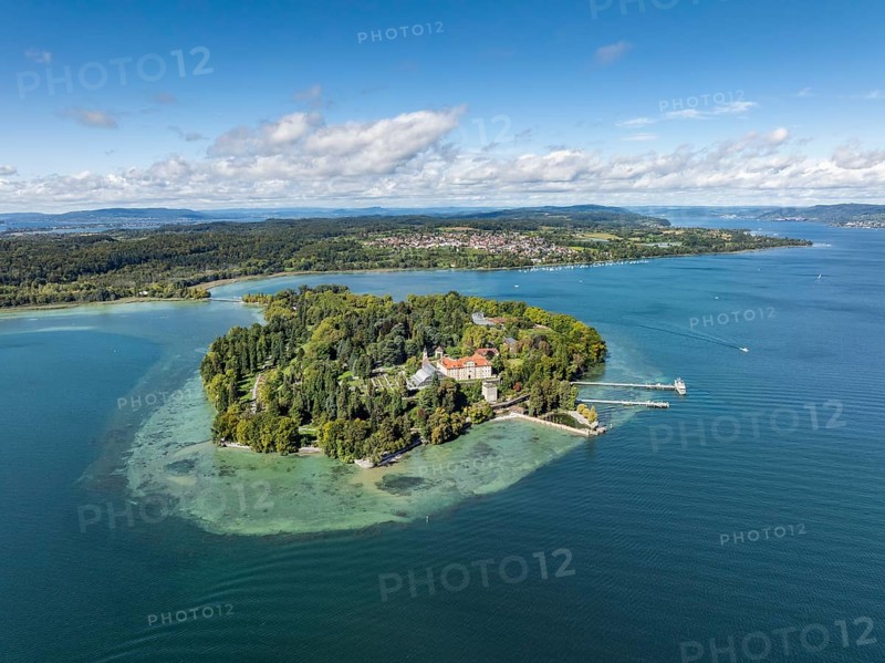 The island of Mainau in Lake Constance with the jetty and the baroque Mainau Castle, built between 1739 and 1746, aerial view, district of Constance, Baden-Württemberg, Germany
