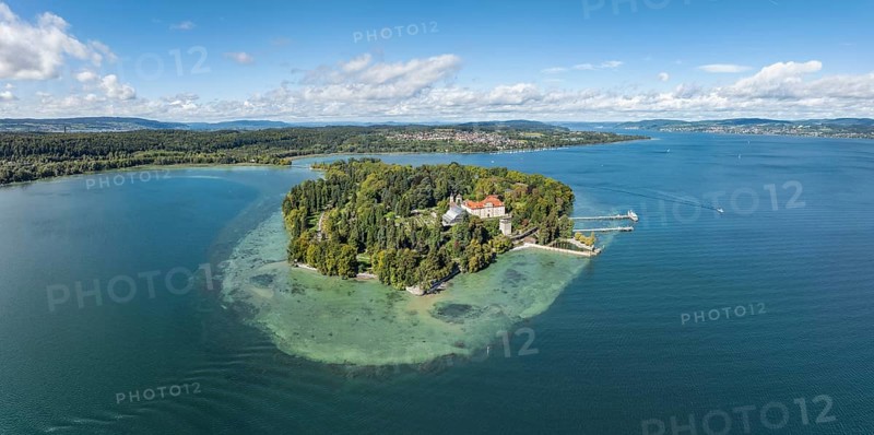 The island of Mainau in Lake Constance with the jetty and the baroque Mainau Castle, built between 1739 and 1746, aerial view, panorama, district of Constance, Baden-Württemberg, Germany