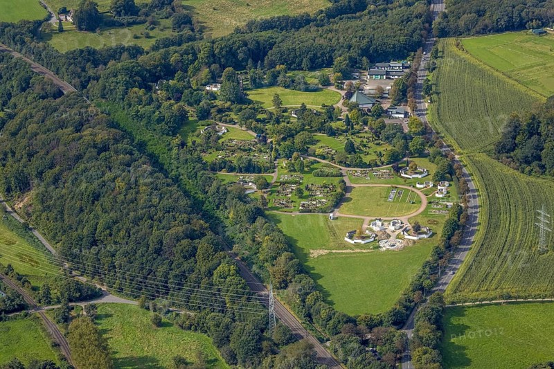 Aerial view, central cemetery in the district of Berge in Gevelsberg, Ruhr area, North Rhine-Westphalia, Germany, burial site, DE, Europe, cemetery, memorial, Gevelsberg, Gottesacker, graves, burial ground, aerial view, aerial photography, aerial photography, resting place, overview, bird's eye view, central comm. Cemetery, birds-eyes view, overview