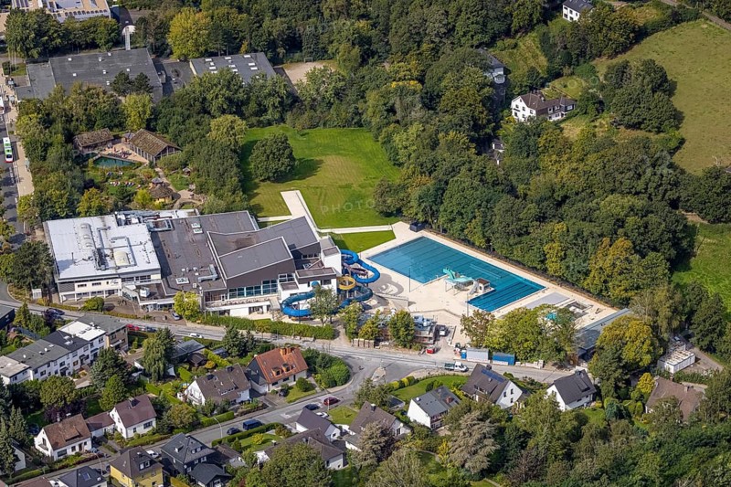 Aerial view, swimming in Gevelsberg swimming pool in the district Klostermark in Gevelsberg, Ruhr area, North Rhine-Westphalia, Germany, bathing establishment, bathing resort, DE, Europe, outdoor swimming pool, Gevelsberg, indoor swimming pool, aerial view, aerial photography, aerial photography, swimming pool, overview, bird's eye view, water slide, birds-eyes view, overview