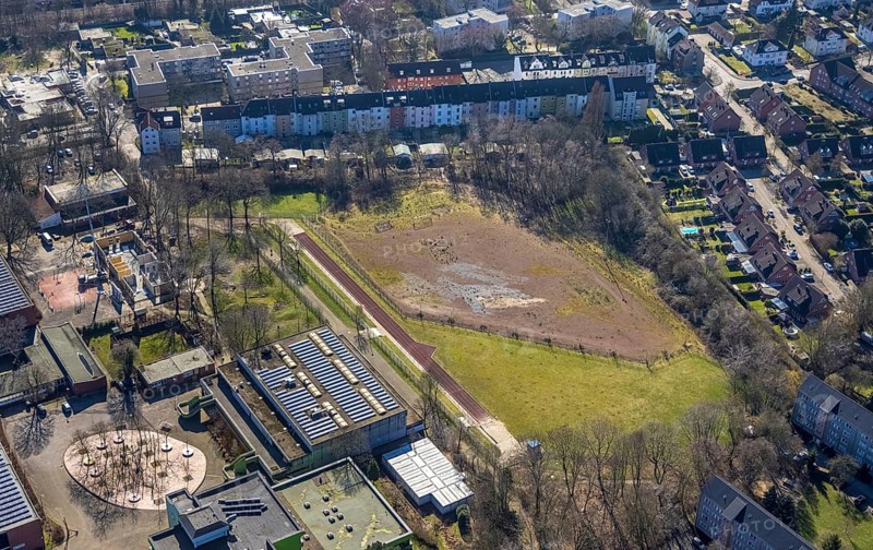 Aerial photo, Brauck school centre, construction site at the Erich Fried School, Erich Fried Park, Gladbeck sports field, Brauck, Gladbeck, Ruhr area, North Rhine-Westphalia, Germany, construction work, construction area, construction site, building plots, construction project, construction site, education, educational institution, DE, Europe, secondary school, Kortenkamp, educational institute, aerial view, aerial photography, aerial photography, new building, photovoltaic, photovoltaic system, school, solar, solar system, solar energy, solar energy, overview, bird's-eye view, birds-eyes view, overview