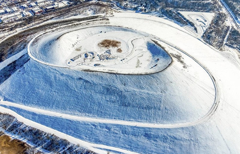 Aerial photo, Mottbruchhalde, Brauck, Gladbeck, Ruhr area, North Rhine-Westphalia, Germany, tailings, DE, Europe, slag heap, aerial photo, aerial photography, aerial photography, NSG, NSG Natroper Feld, nature reserve, snow, overview, bird's eye view, winter, birds-eyes view, overview, slag heap from Ruhr mining, colliery slag heap, RAG, Ruhrkohle