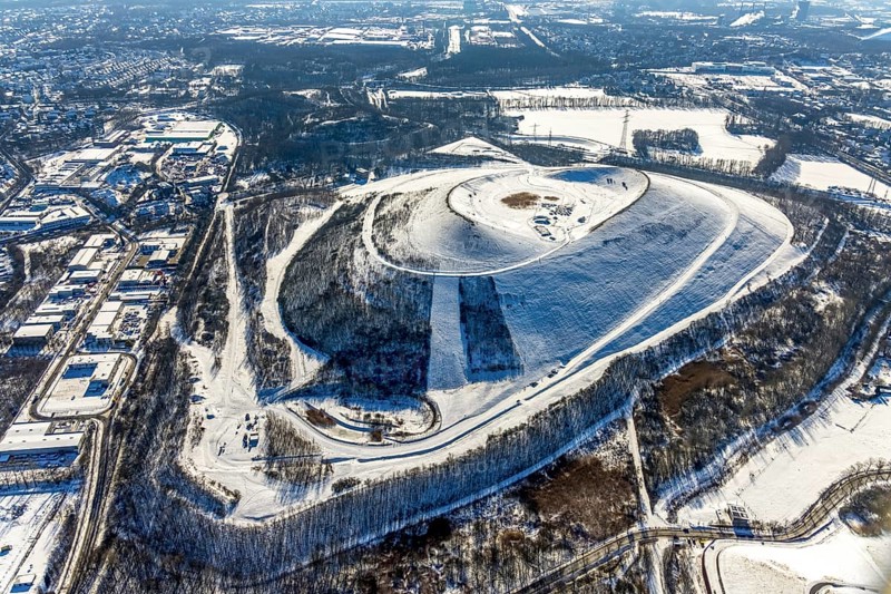 Aerial photo, Mottbruchhalde, Brauck, Gladbeck, Ruhr area, North Rhine-Westphalia, Germany, tailings, DE, Europe, slag heap, aerial photo, aerial photography, aerial photography, NSG, NSG Natroper Feld, nature reserve, snow, overview, bird's eye view, winter, birds-eyes view, overview, slag heap from Ruhr mining, colliery slag heap, RAG, Ruhrkohle