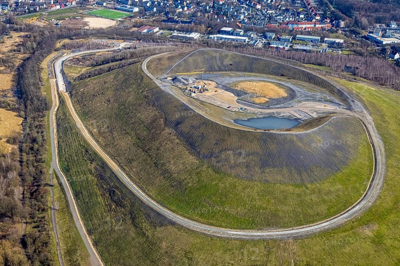 Aerial view, Mottbruchhalde, construction site for wind turbine, wind power plant, Brauck, Gladbeck, Ruhr area, North Rhine-Westphalia, Germany, construction work, construction area, building site, building plots, construction project, construction site, tailings pile, DE, Europe, aerial view, aerial photography, aerial photography, nature reserve, Natroper Feld, new construction, overview, bird's-eye view, overview