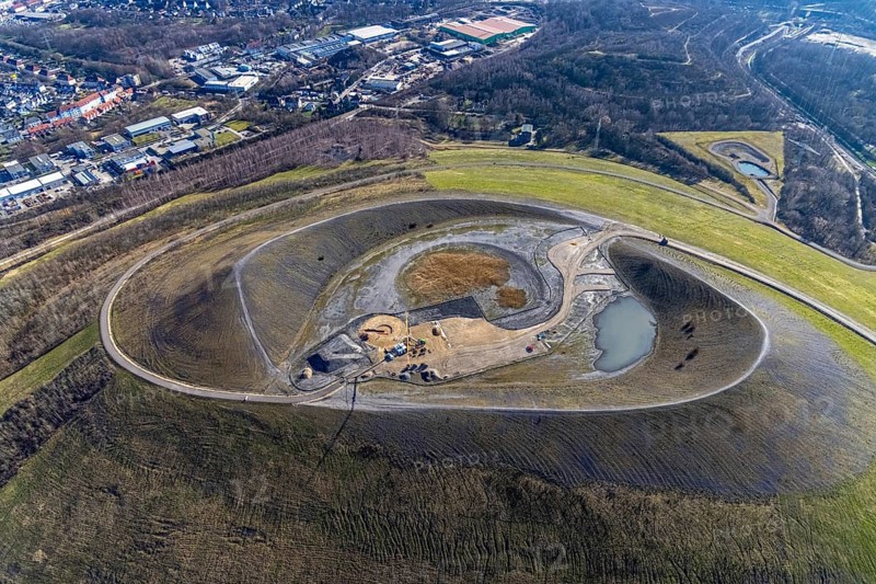 Aerial view, Mottbruchhalde, construction site for wind turbine, wind power plant, Brauck, Gladbeck, Ruhr area, North Rhine-Westphalia, Germany, construction work, construction area, construction site, building site, construction project, construction site, tailings pile, DE, Europe, aerial view, aerial photography, aerial photography, NSG, nature reserve Natroper Feld, new construction, overview, bird's-eye view, overview, wind power, alternative energy