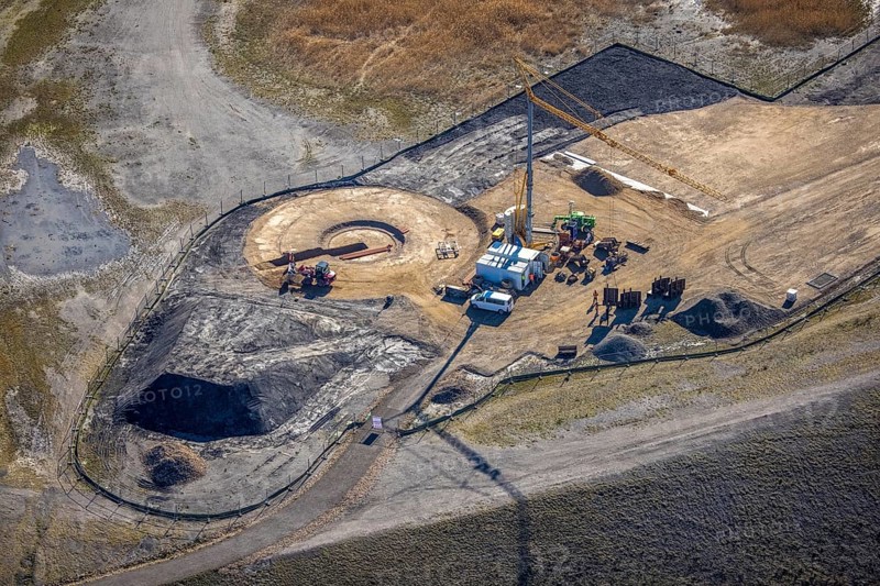 Aerial view, Mottbruchhalde, construction site for wind turbine, wind power plant, Brauck, Gladbeck, Ruhr area, North Rhine-Westphalia, Germany, construction work, construction area, construction site, building site, construction project, construction site, tailings pile, DE, Europe, aerial view, aerial photography, aerial photography, NSG, nature reserve Natroper Feld, new construction, overview, bird's-eye view, overview, wind power, alternative energy