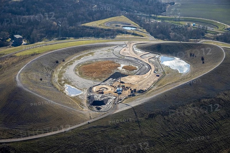 Aerial view, Mottbruchhalde, construction site for wind turbine, wind power plant, Brauck, Gladbeck, Ruhr area, North Rhine-Westphalia, Germany, construction work, construction area, construction site, building site, construction project, construction site, tailings pile, DE, Europe, aerial view, aerial photography, aerial photography, NSG, nature reserve Natroper Feld, new construction, overview, bird's-eye view, overview, wind power, alternative energy
