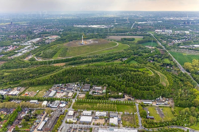 Aerial photo, Moltke spoil tip, construction site for wind turbine on the Mottbruch spoil tip, Brauck, Gladbeck, Ruhr area, North Rhine-Westphalia, Germany, construction work, construction area, construction site, construction measure, construction project, construction site, spoil tip, DE, Europe, spoil tip, Graf Moltke spoil tip, aerial photograph, aerial photography, Moltke spoil tip, NSG, new construction, overview, bird's-eye view, wind energy, wind turbine, wind power, wind turbine, wind turbine, wind wheel, wind wheels, birds-eyes view, overview