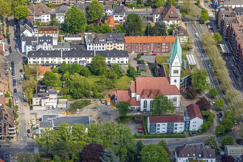Aerial view, Christ Church and construction site of new kindergarten, former Bonhoeffer House, Postallee, Mittelstraße, Gladbeck, Ruhr area, North Rhine-Westphalia, Germany, place of worship, construction work, construction area, building site, building plots, construction project, construction site, DE, Europe, religious community, place of worship, Humboldtstraße, kindergarten, day nursery, day care centre, church, church community, day care centre, denomination, aerial view, aerial photography, aerial photography, new building, religion, overview, bird's-eye view, overview