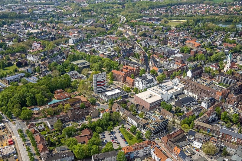 Aerial view, City Hall Gladbeck, Sparkasse Tower, Hoch10 office building, Viktoria-Quartier, city centre view, Gladbeck, Ruhr area, North Rhine-Westphalia, Germany, Old City Hall, authority, City, DE, shopping centre, shopping markets, shopping square, shopping centre, Europe, finance, commercial buildings, high-rise building, city centre, aerial view, aerial photography, aerial photography, local supply centre, new town hall, North Rhine-Westphalia, town hall, shopping, shopping centre, city centre, overview, ViktoriaQuartier, bird's-eye view, Willy-Brandt-Platz, birds-eyes view, overview
