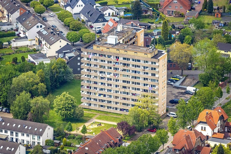 Aerial photo, high-rise building Steinstraße 72, Butendorf, Gladbeck, Ruhr area, North Rhine-Westphalia, Germany, DE, Europe, house defects, high-rise building, aerial photo, aerial photography, problem high-rise building, problem property, overview, bird's-eye view, overview, junk property, social hotspot